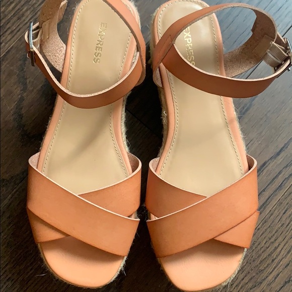 Tan Platform Wedge Sandals NEW - Picture 2 of 3